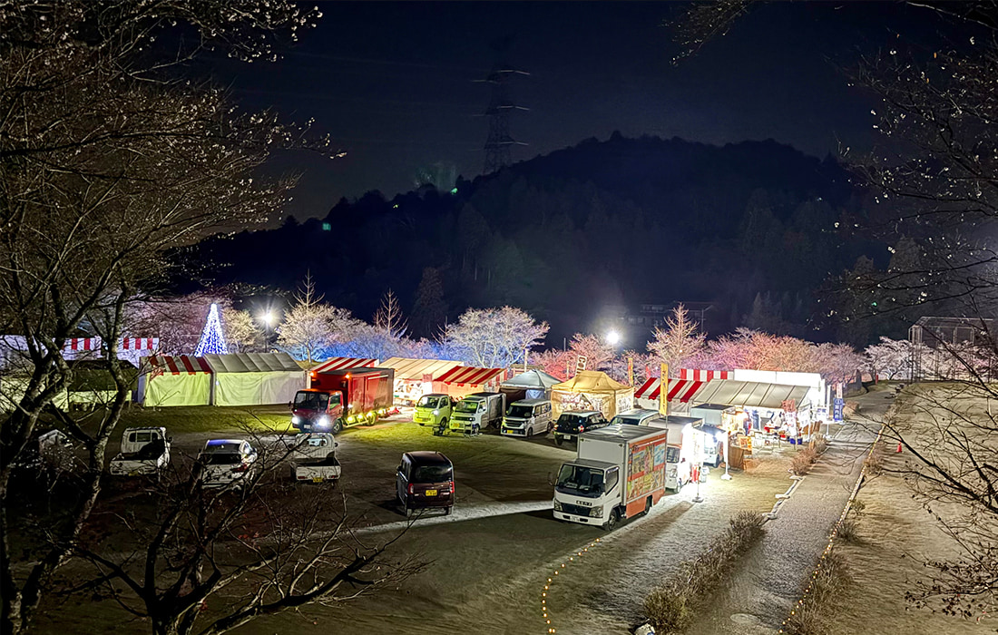 Image of the food vendors at Obara Fureai Park