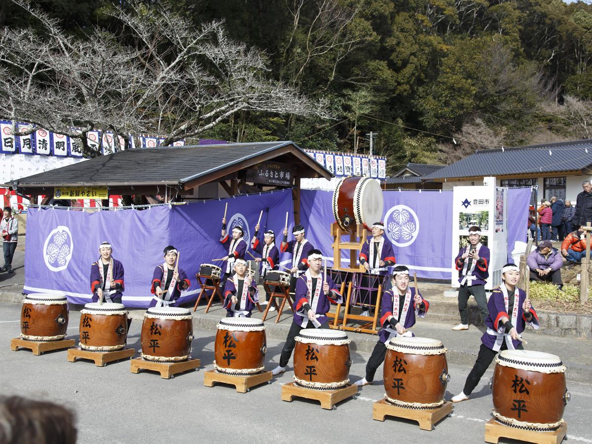 Tenka Festival (Tenka Matsuri) (second Sunday in February)