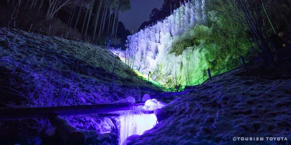 幻想的な氷の世界と満天の星、冬のロマンチックコース