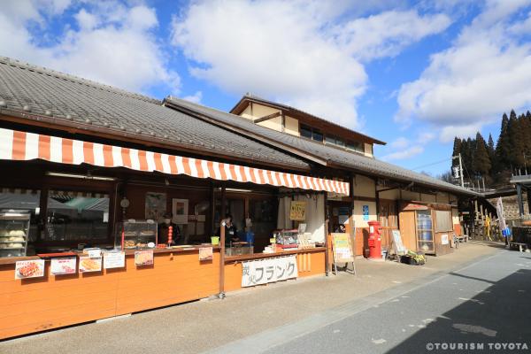 道の駅「どんぐりの里いなぶ」