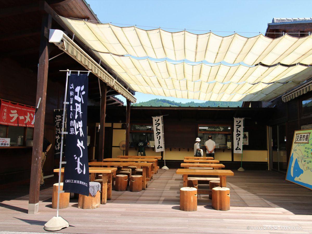 道の駅「どんぐりの里いなぶ」