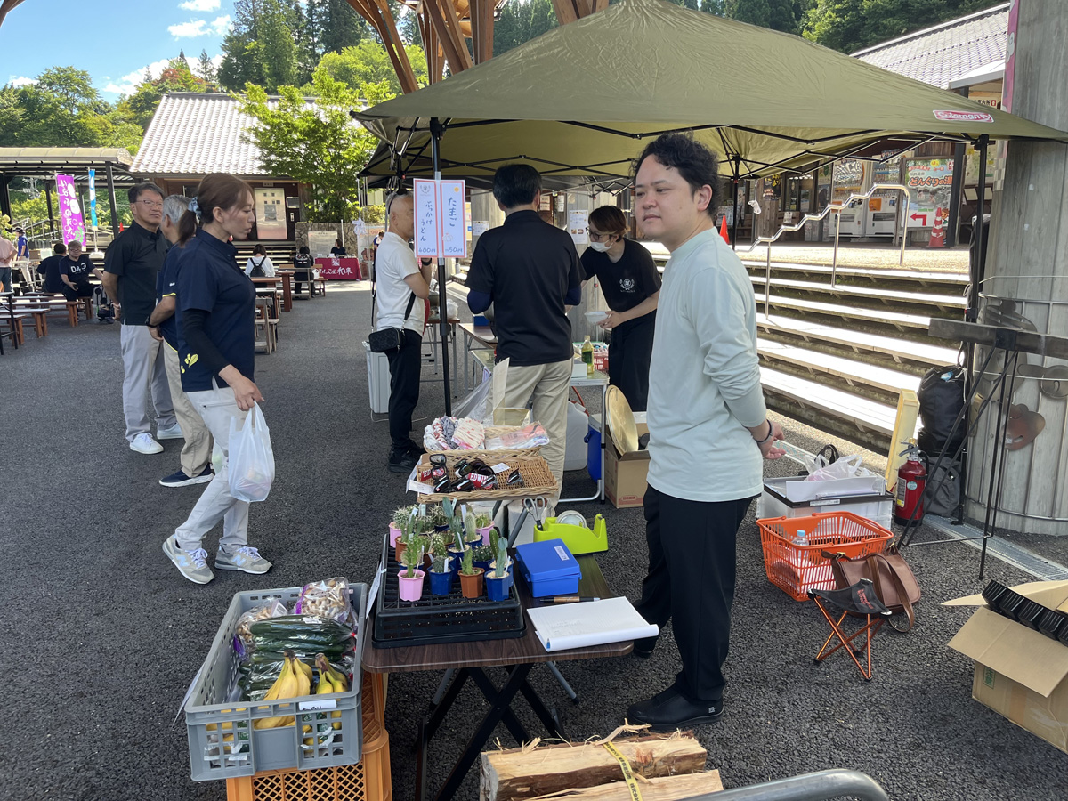 どんぐり朝市