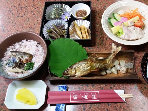 カントリーレストラン渓流荘