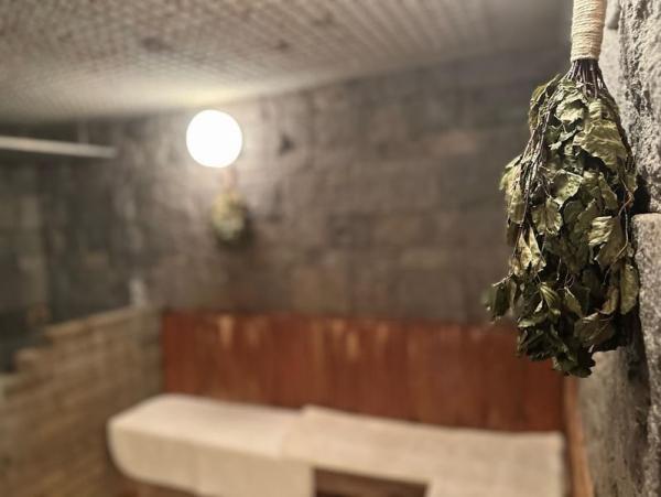 猿投温泉　日帰り温泉 岩風呂 金泉の湯