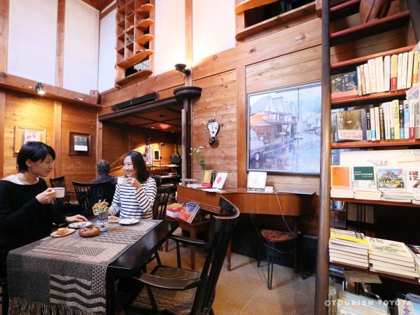 蔵の中ギャラリー・マンリン書店