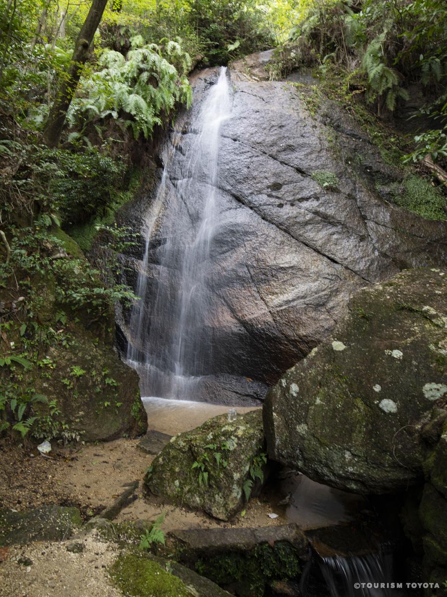大沢不動明王と不動の滝