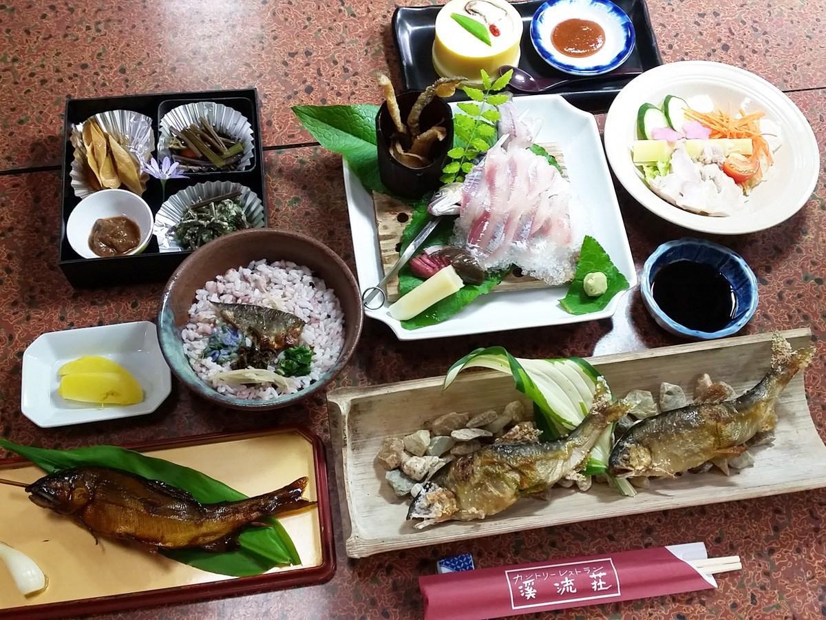 乡村餐厅溪流庄