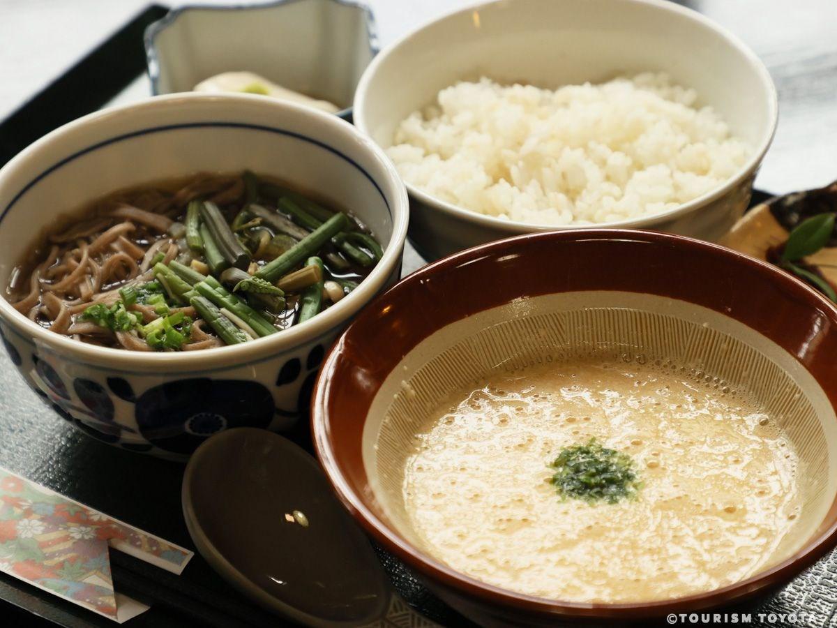 麦めしとろろとお蕎麦のセット