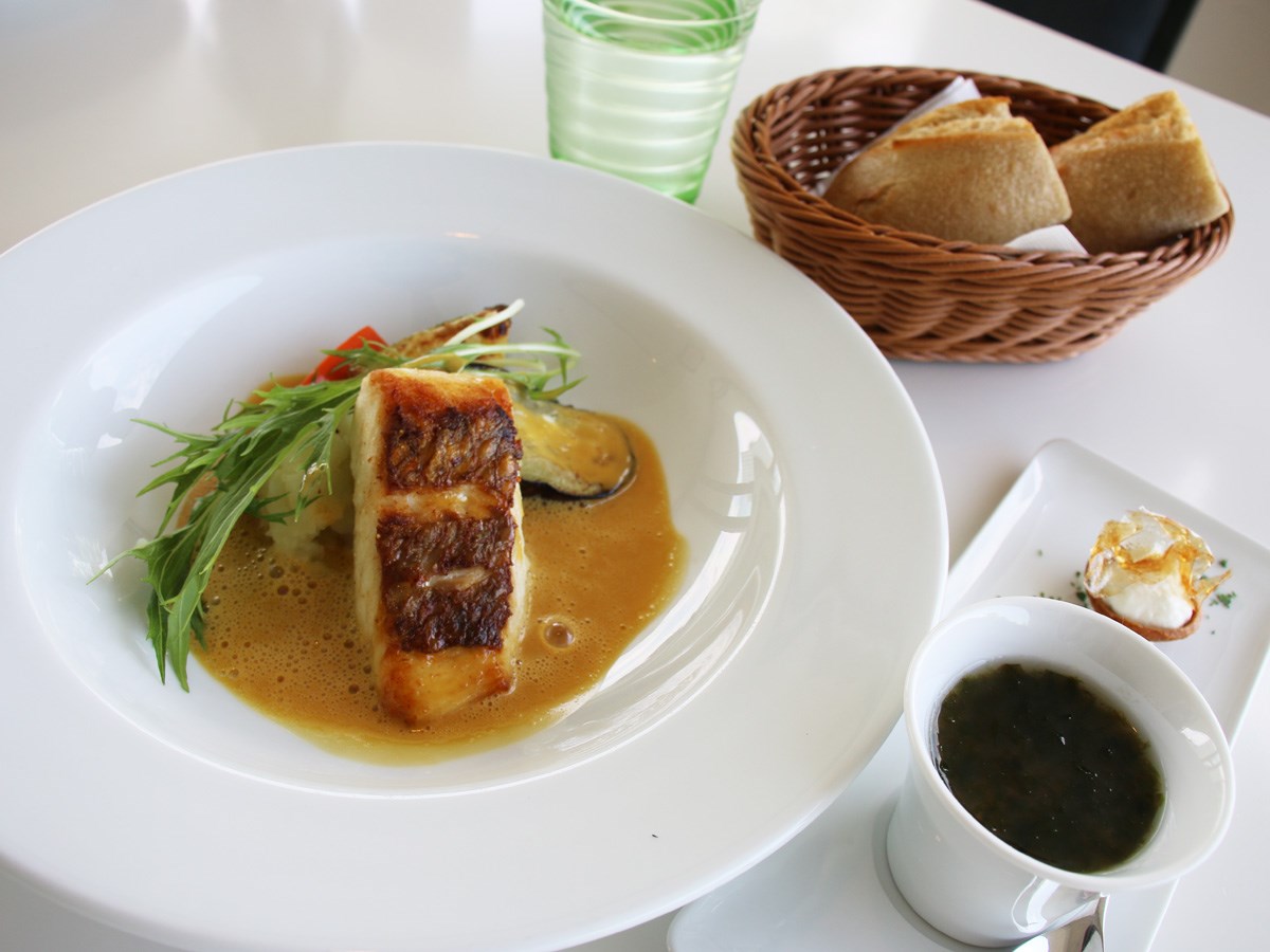 本日のお肉料理又はお魚料理（ランチ）