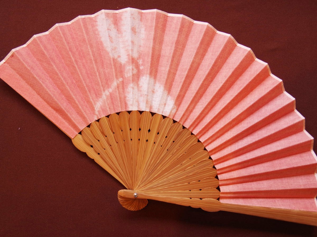 茜染扇子