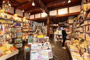 蔵の中ギャラリー・マンリン書店