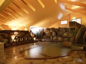 猿投温泉　日帰り温泉 岩風呂 金泉の湯