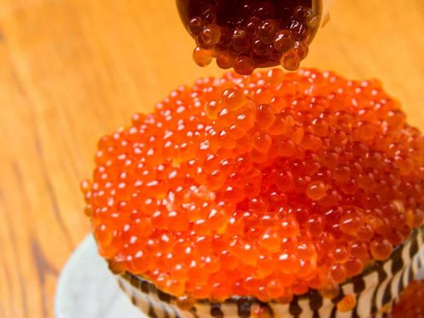 いくらこぼれ飯