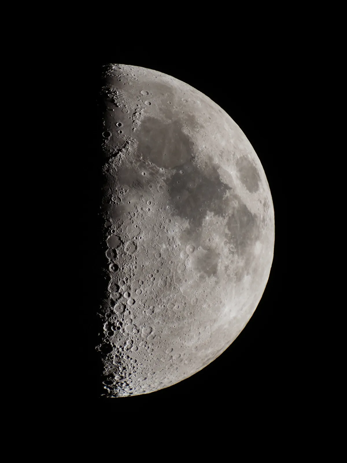 上弦の月　TOA130