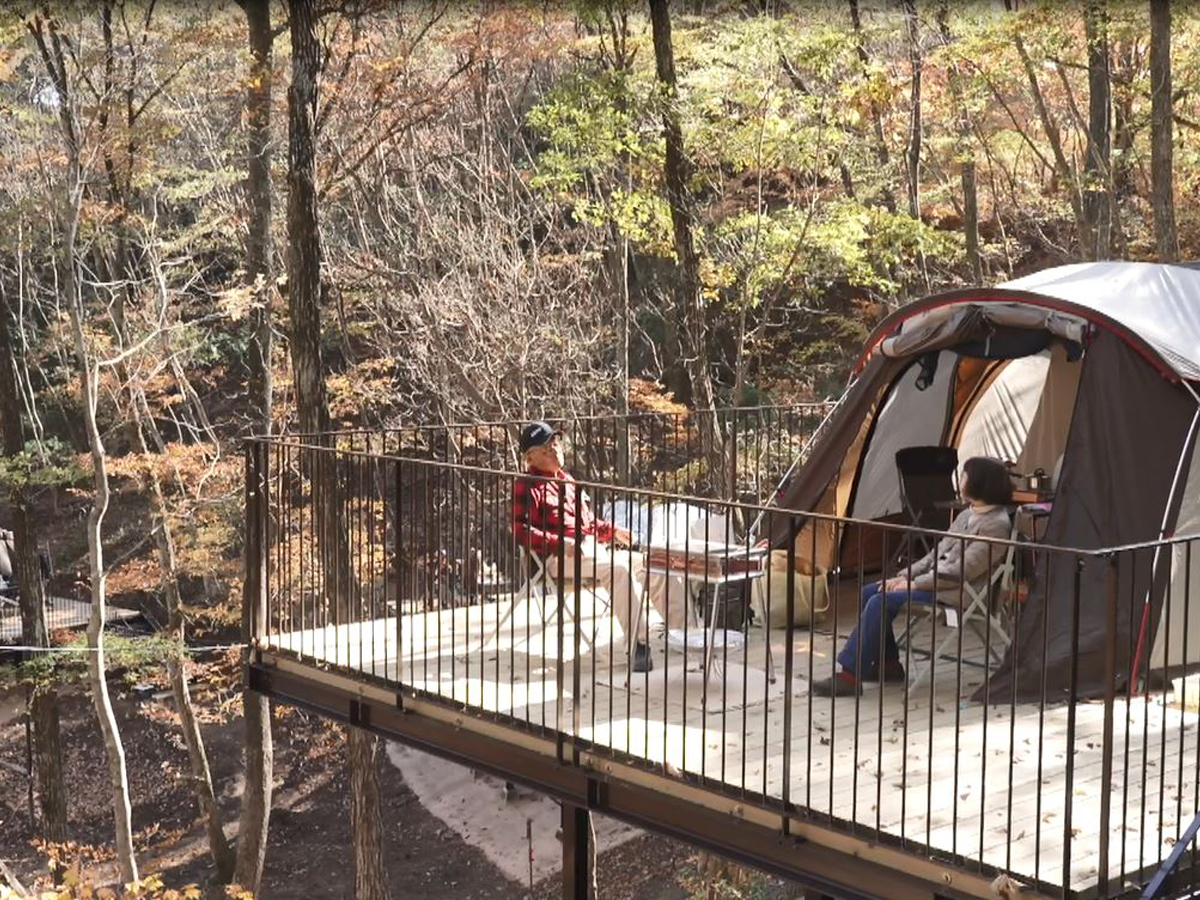 キャンプデッキ