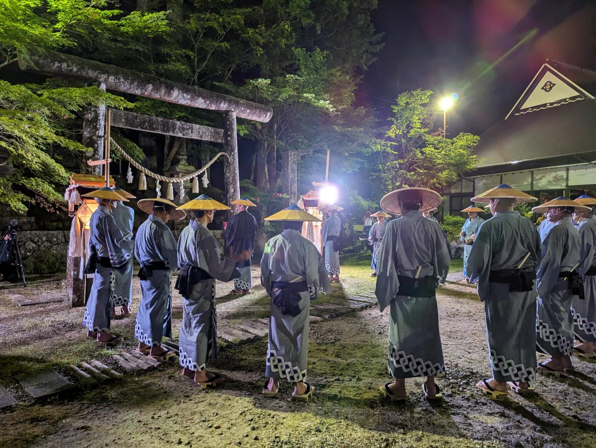 ユネスコ無形文化遺産「綾渡の夜念仏と盆踊」見学バスツアー実施レポート