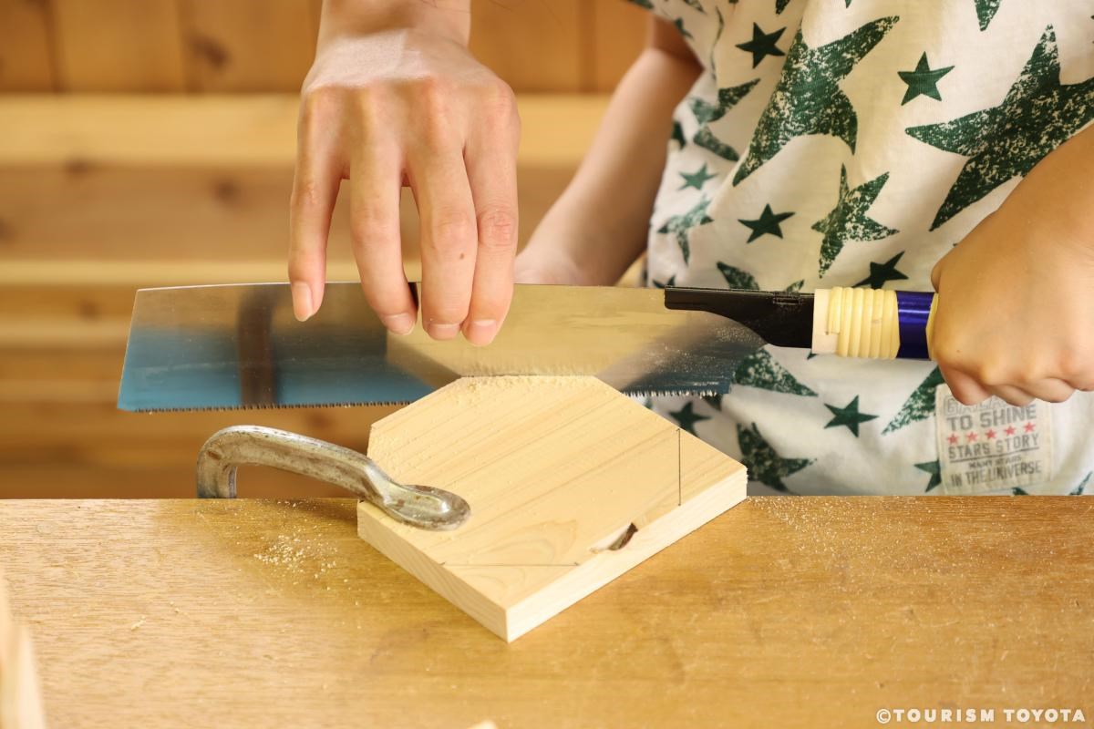 【親子で体験シリーズvol.3】地元の木を生活に。WOODEALERで木工体験・アロマフレグランス作り