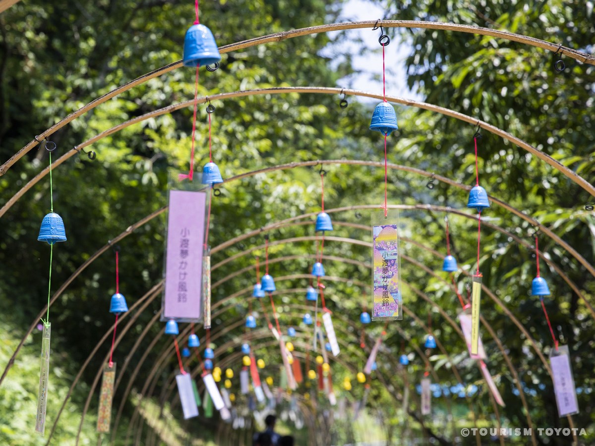 風鈴の涼やかな音色に癒される…「小渡夢かけ風鈴」